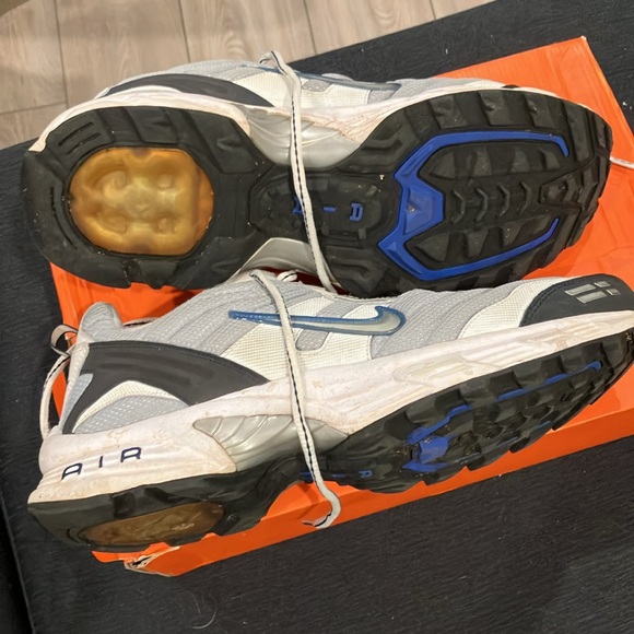 Men’s Nike Air Copious sneakers in excellent used condition. - Picture 3 of 4